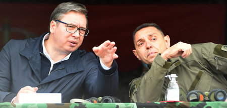Präsenz und Penetranz: Staatspräsident Vucic (l.) und sein Verte...