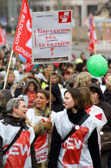 Einen Tarifvertrag für die Berliner Lehrer gibt es inzwischen. A... Einen Tarifvertrag für die Berliner Lehrer gibt es inzwischen. A...