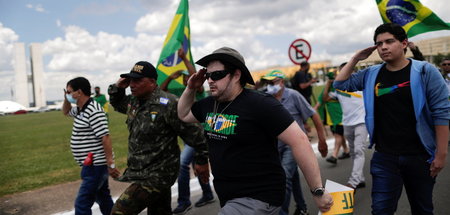 Anhänger von Bolsonaro feiern am 31. März in der Hauptstadt Bras...
