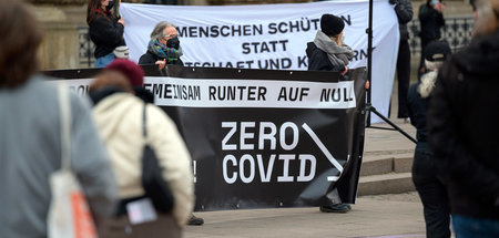 Wird von den einen als reiner Utopismus, von den anderen als blo...