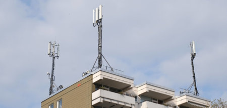 Strahlungen in alle Richtungen: Mobilfunkmasten in Düsseldorf (8... Strahlungen in alle Richtungen: Mobilfunkmasten in Düsseldorf (8...