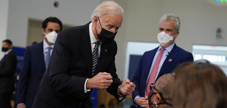 Eher verstörend: US-Präsident Joseph Biden beim Besuch in einer