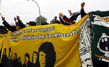 Protest gegen Demonstration von Moscheegegnern im Juli 2007 in B...