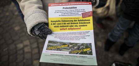 Fordern Umdenken: Mitglieder des Aktionsbündnisses in Frankfurt ...