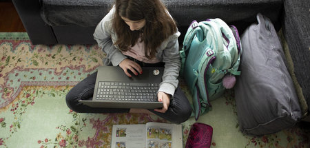 Hängen mit dem Lernstoff hinterher: Schülerinnen und Schüler wäh...