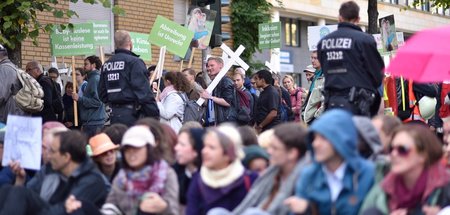 Sitzblockade gegen den rechten »Marsch für das Leben« in Berlin ...