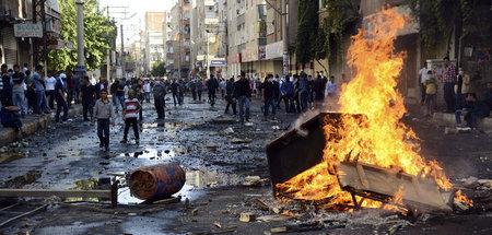 Auseinandersetzungen zwischen Polizei und kurdischen Demonstrant...