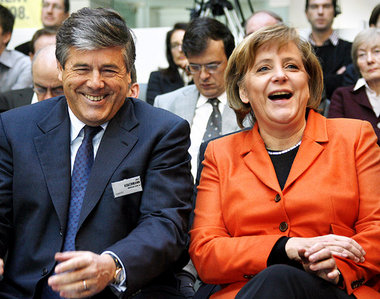 Endlich wieder lachen können – Deutsche-Bank-Chef Ackermann und... Endlich wieder lachen können – Deutsche-Bank-Chef Ackermann und...