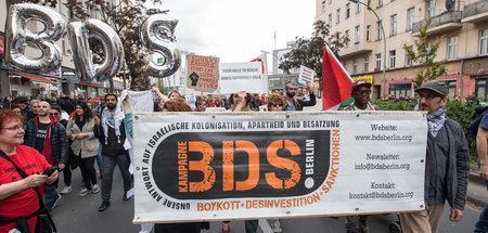 Antikoloniale Demonstration in Berlin, an der sich auch Vertrete...