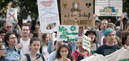 Aktivistinnen und Aktivisten von »Fridays for Future« hatten die...