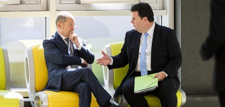 Vollmundige Versprechen: Olaf Scholz (l.) und Hubertus Heil werb...