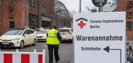 D21D0315BerlinCoronaImpfzentrum135714.jpg