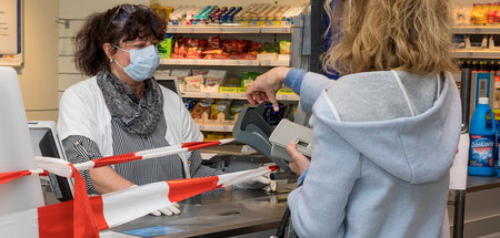 Wenig Geld und wenig Schutz für Mitarbeiter im Einzelhandel (Wür... Wenig Geld und wenig Schutz für Mitarbeiter im Einzelhandel (Wür...