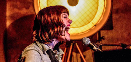 Knoten in der Zunge: Sophia Kennedy