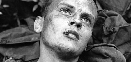 Unterleutnant Torrens (Jacques Perrin) kämpft für die Kolonialma...