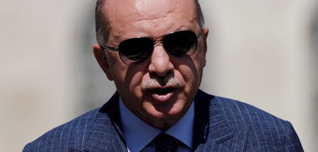 Könnte auch von seinem Stil her ein Makler sein: Der türkische P... Könnte auch von seinem Stil her ein Makler sein: Der türkische P...