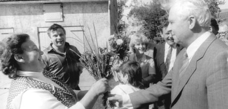 Jegor Ligatschow zu Besuch in Eisenhüttenstadt, DDR (13.9.1989)