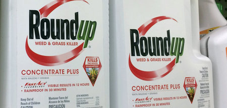 Pures Gift: Die Bayer AG muss tief in die Kriegskasse greifen un