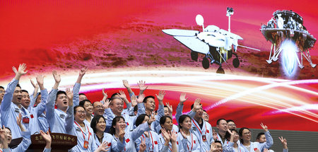 Freude über die erfolgreiche Landung von »Tianwen-1« auf dem Mar...