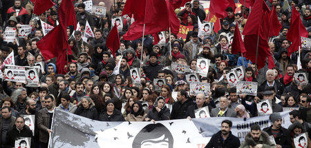 Demonstration gegen Polizeigewalt, ein Jahr nach dem Tod von Ber... Demonstration gegen Polizeigewalt, ein Jahr nach dem Tod von Ber...