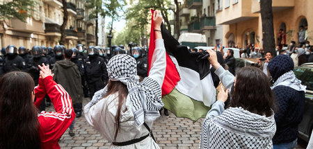 Tausende Teilnehmer demonstrierten am Sonnabend in Berlin-Neuköl...