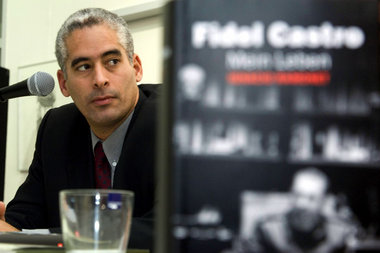 Kubas Botschafter Gerardo Peñalver Portal stellte den Band in de...