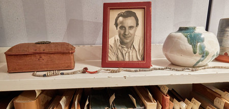 Ein Foto von Wolfgang Borchert in der »Borchert-Box«, einer aktu...