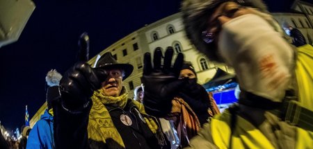 Behinderung von Medienvertretern während einer Demonstration geg...