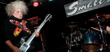 »Aus den Untergegangenen Staaten sind die Melvins zugeschaltet, ...