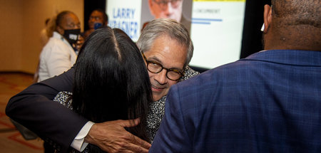 Philadelphias Bezirksstaatsanwalt Lawrence Krasner nach seiner S... Philadelphias Bezirksstaatsanwalt Lawrence Krasner nach seiner S...