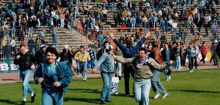 Graue Oberligamaus ade: Rostock wird DDR-Meister und qualifizier... Graue Oberligamaus ade: Rostock wird DDR-Meister und qualifizier...