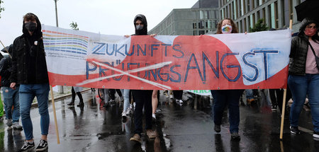 Wäre oft beruflich sicherer: Ausbildung im Handwerk statt Studie... Wäre oft beruflich sicherer: Ausbildung im Handwerk statt Studie...