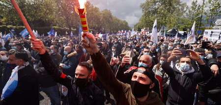 Französische Polizisten demonstrieren am Mittwoch vor der Nation... Französische Polizisten demonstrieren am Mittwoch vor der Nation...