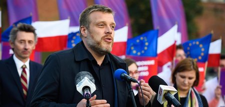 Adrian Zandberg von Razem auf einer Pressekonferenz in Krakow (1... Adrian Zandberg von Razem auf einer Pressekonferenz in Krakow (1...
