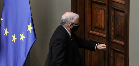 Polexit? Der PiS-Vorsitzende Jaroslaw Kaczynski im Parlament in ... Polexit? Der PiS-Vorsitzende Jaroslaw Kaczynski im Parlament in ...