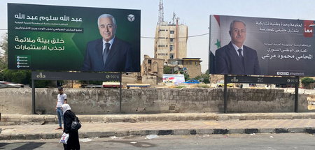 Wahlplakate der zwei Assad-Herausforderer Abdullah Sallum Abdull...