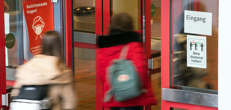 Es bleibt abzuwarten, wie sich das Pandemiegeschehen durch wiede...
