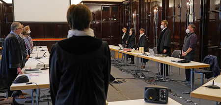 Ende eines »Skandals«: Beschuldigte und Ankläger im kleinen Saal... Ende eines »Skandals«: Beschuldigte und Ankläger im kleinen Saal...