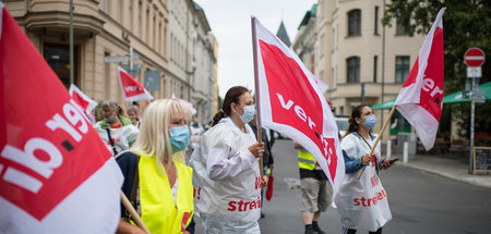 Streikdemonstration der ausgelagerten Firma Charité Facility Man...