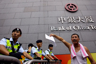 Schlecht beraten: Proteste von Anlegern vor der Bank of China, H... Schlecht beraten: Proteste von Anlegern vor der Bank of China, H...