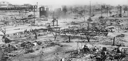 Der Stadtteil Greenwood in Tulsa nach dem rassistischen Feldzug ...