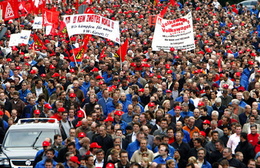 Nicht mit uns! Im September protestierten mehr als 20000 VW-Besc... Nicht mit uns! Im September protestierten mehr als 20000 VW-Besc...