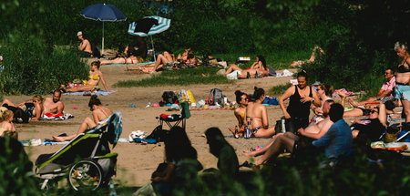 Bald dürfen wir Restaurants, Kinos und Theater besuchen und soga...