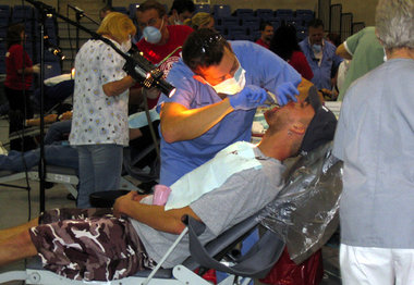 Mobile Armenklinik in Tennessee, USA: »Allteg einer Supermacht« Mobile Armenklinik in Tennessee, USA: »Allteg einer Supermacht«