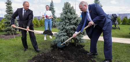 Noch arbeiten sie zusammen: Wladimir Putin (l.) und Alexander Lu...