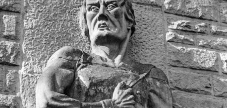 Relief auf dem Dortmunder »Ausländerfriedhof« Relief auf dem Dortmunder »Ausländerfriedhof«