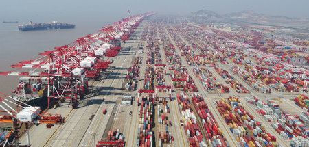 Viel zu tun: Containerdock des Yangshan-Hafens in Shanghai (18.3...