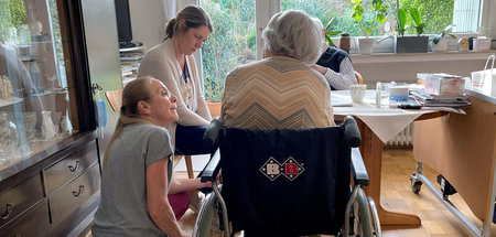 Rund vier Millionen Menschen sind in Deutschland pflegebedürftig Rund vier Millionen Menschen sind in Deutschland pflegebedürftig
