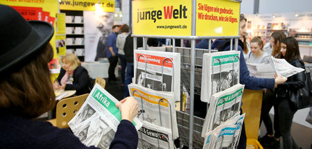 Stand der Tageszeitung junge Welt auf der Leipziger Buchmesse (M...