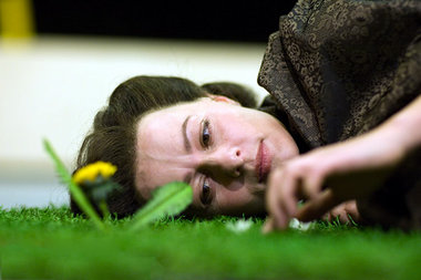 »Rosa – Schauspiel mit Musik« (Szenenfoto mit Regine Seidler in ...